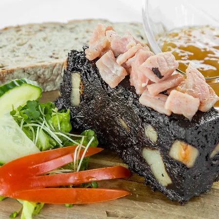 Couette-café The Greenhill 4*